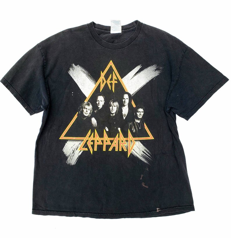 DEF LEPPARD Tour T-Shirt - newgraphictees.com DEF LEPPARD Tour T-Shirt